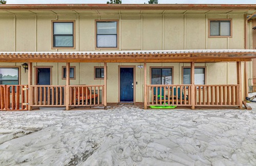 Ruidoso Apartment | Ruidoso Home w/Balcony ~ 16 Mi to Ski Apache!