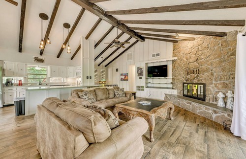 Ruidoso Cottage | Ruidoso Vacation Rental w/Spacious Deck
