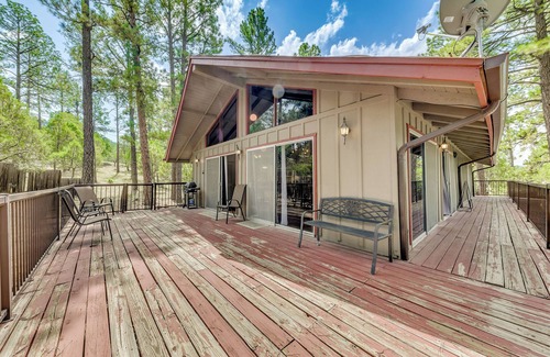 Ruidoso Cottage | Ruidoso Vacation Rental w/Spacious Deck