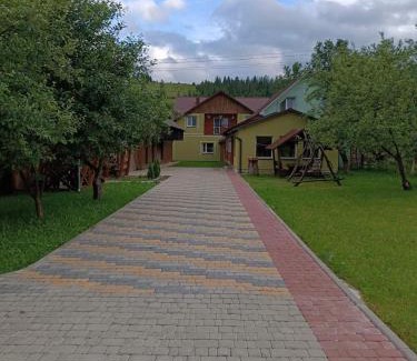 Pylypets Cabin | Rukavichka