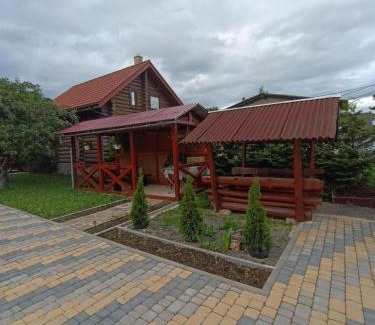 Pylypets Cabin | Rukavichka