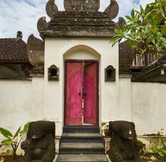 Sukawati House | Rumah Paros & Gallery