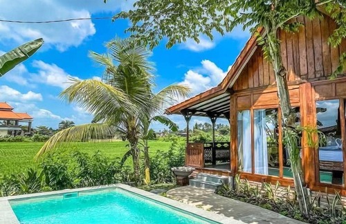 Mambal Villa | Rumah Tengah Sawah