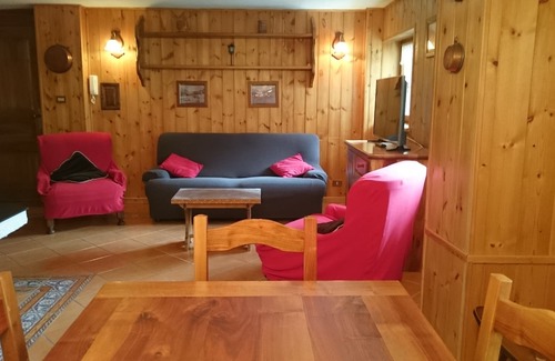 Valtournenche Apartment | Rumpus room warm and cozy