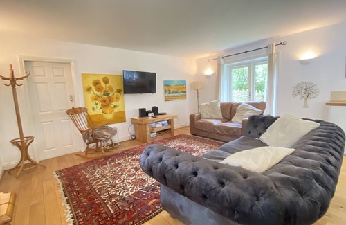 Loughborough House | Rural cottage on equestrian estate