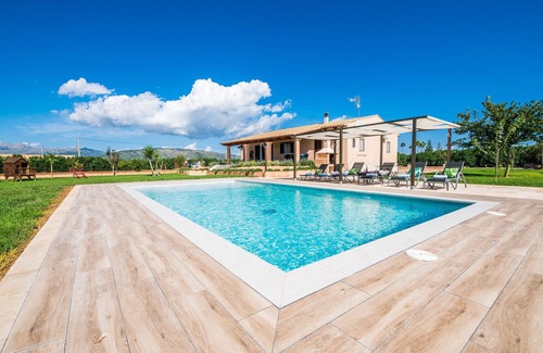 Sa Pobla Villa | Rural finca Villa del Nord with pool in Mallorca