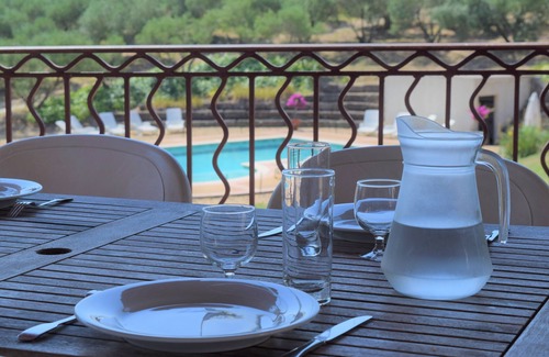 Beziers Cottage | Rural gîte with terrace, shared swimming pool, quiet, near Canal du Midi