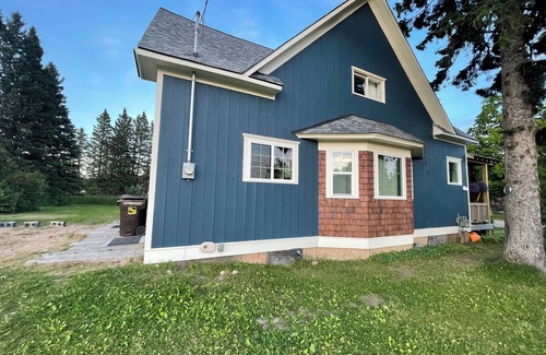 Trenary House | Rural Historic Farm House, Kid and Pet Friendly