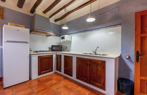 Archidona House | Rural Holiday Home "Cortijo Fuente de Alonso Gomez" with Mountain View & Pool