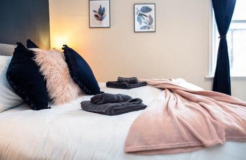 Carlisle Apartment | Russell House, Large townhouse spacious and modern with ground floor bedroom and shower room and free parking