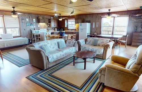 Folly Beach House | Rustic Beach Cabin~ G.O.s Getaway