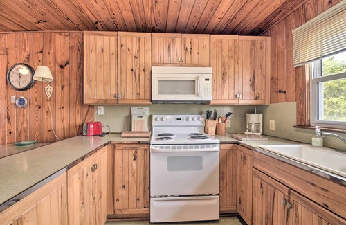 Holden Beach Cottage | Rustic Beachfront Cottage w/Deck & Boardwalk