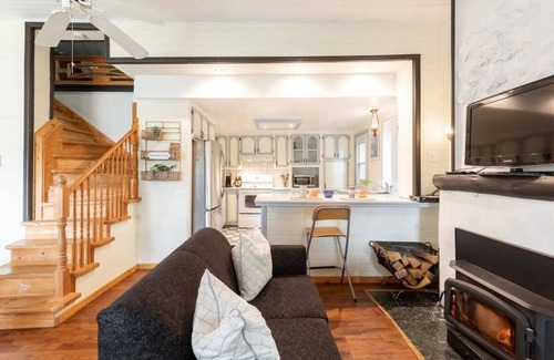 St-Adolphe-d'Howard House | Rustic charm, lake/beach access