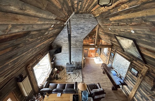 Dubois Cabin | Rustic cabin high in the mountains close to Yellowstone, Tetons and Jackson Hole