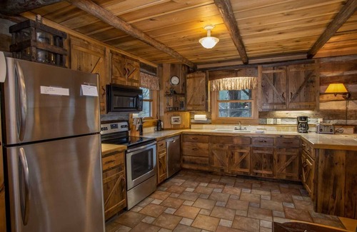 Vilas Cabin | Rustic Cabin Near Quaint Town