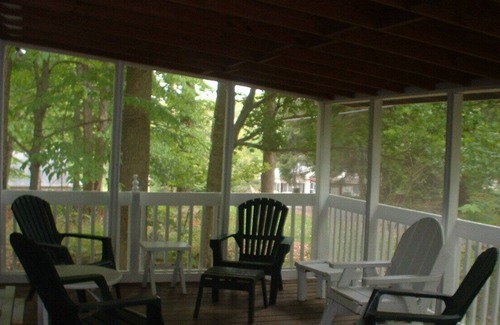 Greentown Cabin | Rustic Cabin Promised Land State Park, Poconos- Walking Distance To Both Lakes