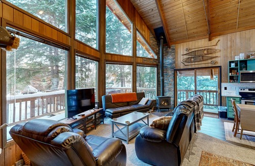 Alyeska Ski Chalet | Rustic chalet w/private hot tub & sauna, views, near the slopes