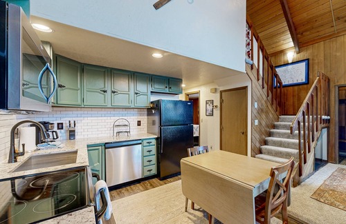 Alyeska Ski Chalet | Rustic chalet w/private hot tub & sauna, views, near the slopes