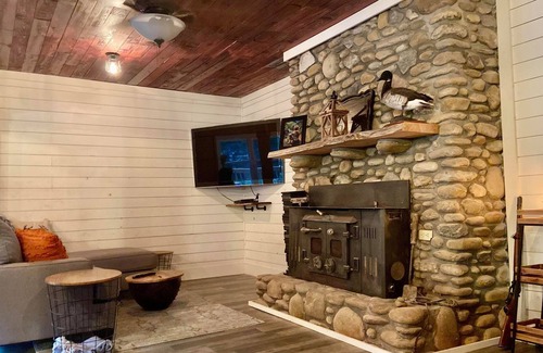 Mortimer House | Rustic/Chic Cabin- Pisgah National Forest -Wilson Creek