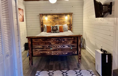 Mortimer House | Rustic/Chic Cabin- Pisgah National Forest -Wilson Creek