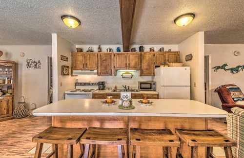Cloudcroft House | Rustic Cloudcroft Cabin with Hot Tub and Fireplace!