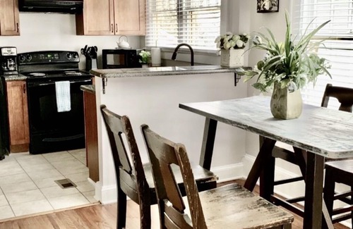 Villa Heights House | Rustic Craftsman Charmer in the heart of it all - Uptown/Noda/Plaza-Midwood