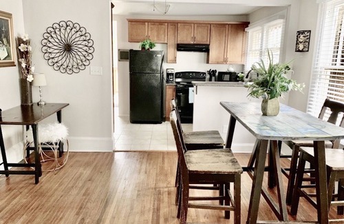 Villa Heights House | Rustic Craftsman Charmer in the heart of it all - Uptown/Noda/Plaza-Midwood