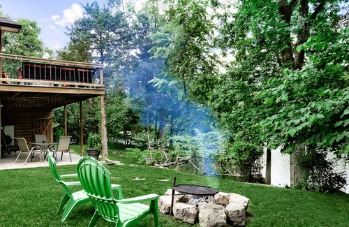 Eureka Springs Cabin | Rustic dog-friendly lakefront cabin with central AC, hot tub & washer/dryer