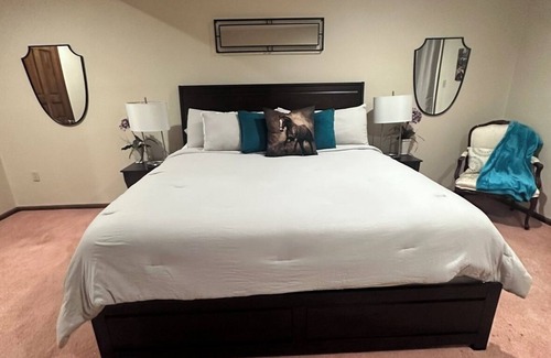Middletown Bed & Breakfast | Rustic Elegance Meets Outdoor Charm - 2 bedroom Middletown