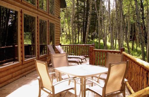 Island Park House | Rustic Family Cabin Nestled Among the Towering Trees in Idaho