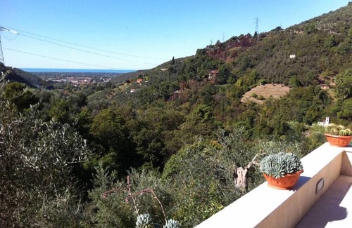 Pietrasanta Apartment | Rustic first hill sea view in Versilia