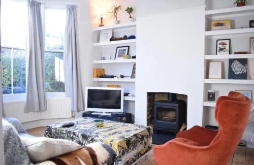 Leyton House | Rustic Garden House in the Heart of East London