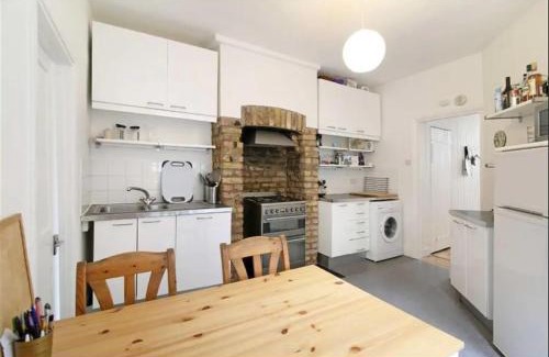 Leyton House | Rustic Garden House in the Heart of East London