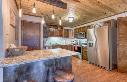 Red River House | Rustic getaway near skiing & town with fast WiFi, deck, grill, & private W/D