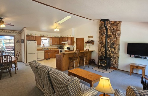 Groveland House | Rustic home with large decks & pool - great locale near the marina