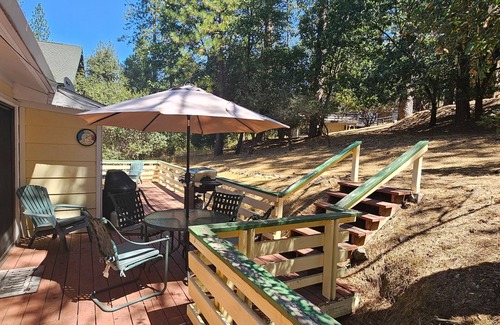 Groveland House | Rustic home with large decks & pool - great locale near the marina