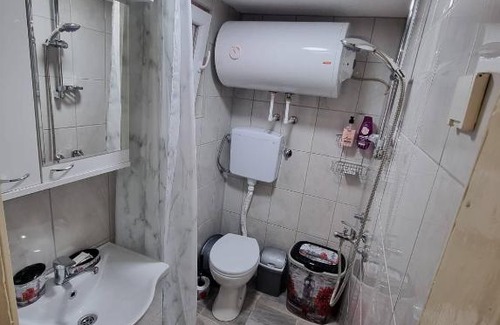 Vranje Apartment | Rustic House
