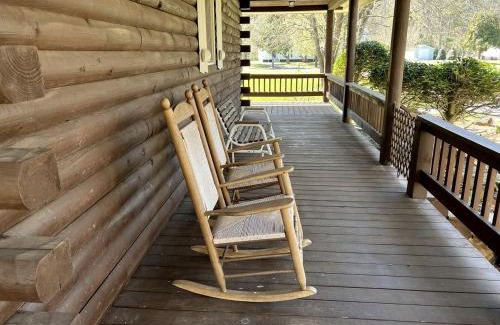 Hiawassee House | Rustic Log Cabin Rental near Chattahoochee National Forest, Georgia