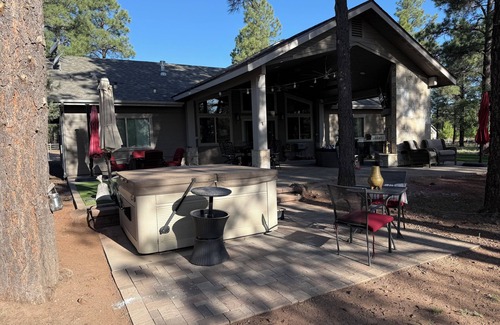 Williams House | Rustic Luxury Meets Adventure: 4BR Mountain Retreat Near Grand Canyon & Golf