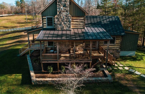 Cobham Cabin | Rustic Luxury Near Charlottesville & Wineries/Sauna - A Historic Cabin Retreat