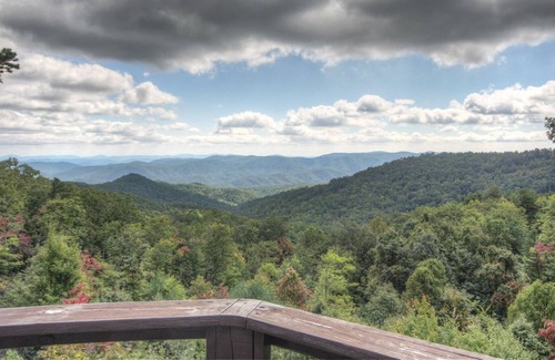 Lenoir House | Rustic Mountain Getaway with Hot Tub