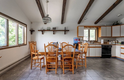 Windham Ski Chalet | Rustic Mountain view Cabin 5 mins to Ski Area!
