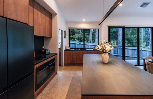 Medlow Bath Cabin | Rustic Pine Escape- Luxury Cabin in the Blue Mountains. Sleeps up to 10 people.