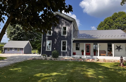 Brimfield Cottage | Rustic private lake cottage/cabin found nestled in Amish Country in northeast In