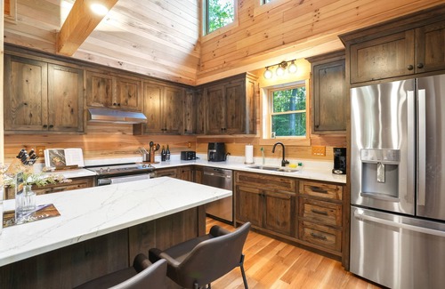 South Bloomingville Cabin | Rustic Ravine | Hocking Hills