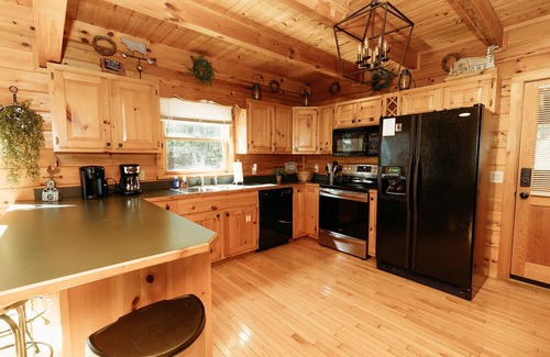 Gatlinburg - Pigeon Forge Cabin | "Rustic Relaxation" Lodge with a Gorgeous View!