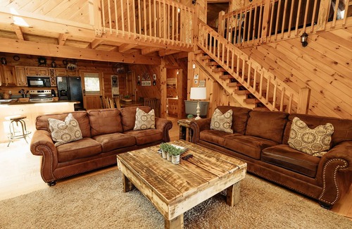 Gatlinburg - Pigeon Forge Cabin | "Rustic Relaxation" Lodge with a Gorgeous View!