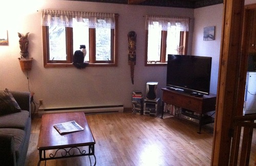 Val Morin Ski Chalet | Rustic-style cottage in Val Morin!