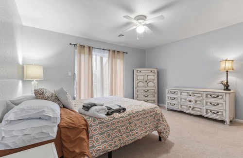 Manhattan House | Rustic Theme, King Bed, Free Parking KSMASU1305