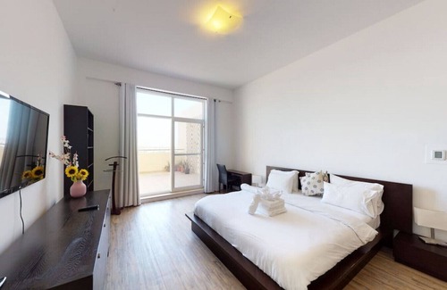 Motor City Apartment | Rustic Three Bedroom in Motor City
